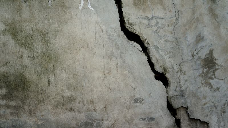 Cracked Wall Before Repair